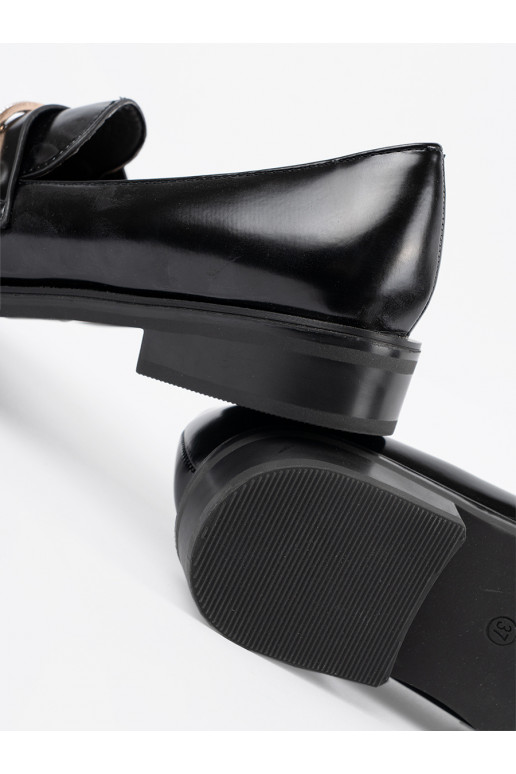 Melns  mokasīni  Melns  mokasīni