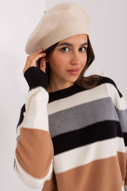 Berete-AT-CZ-231305.82P-gaiši bēšs Berete-AT-CZ-231305.82P-gaiši bēšs