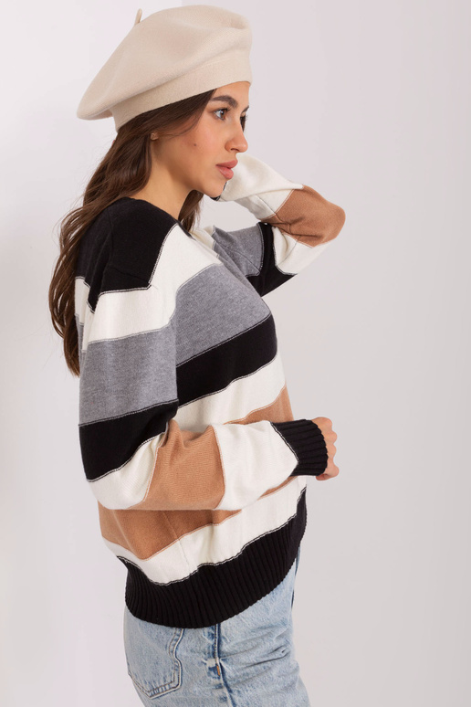 Berete-AT-CZ-231305.82P-gaiši bēšs Berete-AT-CZ-231305.82P-gaiši bēšs