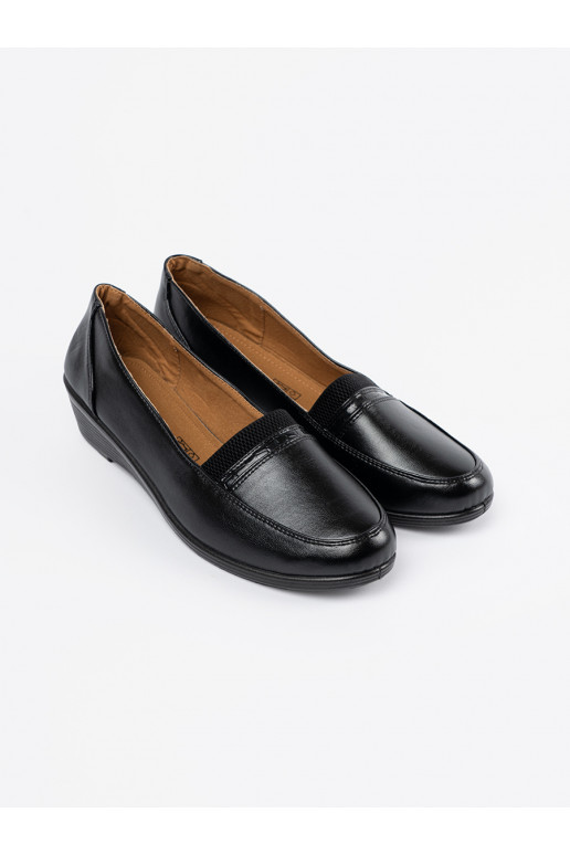  Melnas krāsas kurpes 