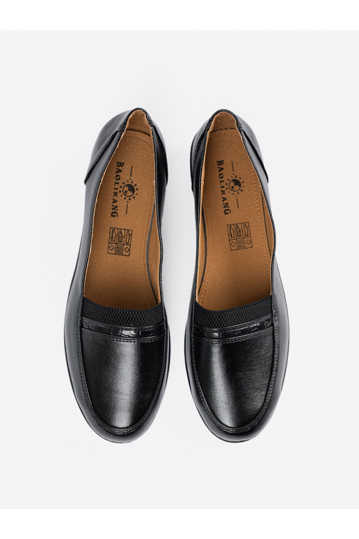  Melnas krāsas kurpes 