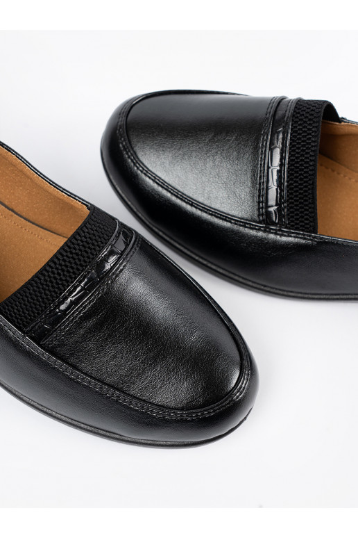  Melnas krāsas kurpes 