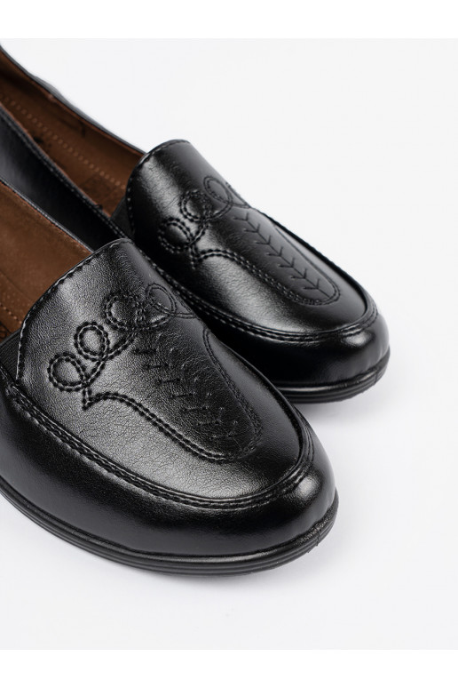 Sieviešu zābaki z ozdobnym haftem