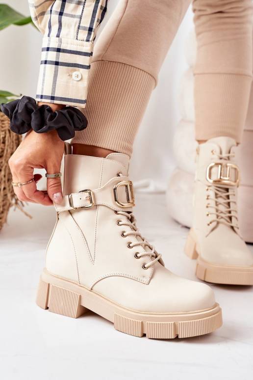 Siltināti zābaki smilšu krāsas Siltināti zābaki smilšu krāsas