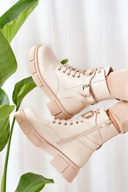 Siltināti zābaki smilšu krāsas Siltināti zābaki smilšu krāsas