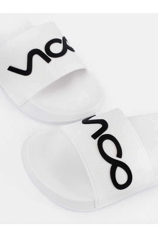 baltas krāsas čības   baltas krāsas čības