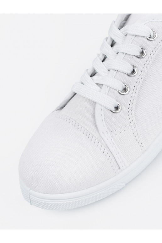 baltas krāsas  kurpes