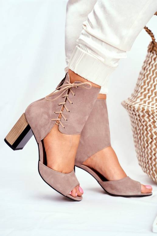 Sieviešu basenes smilšu krāsas zamšādas Sieviešu basenes smilšu krāsas zamšādas