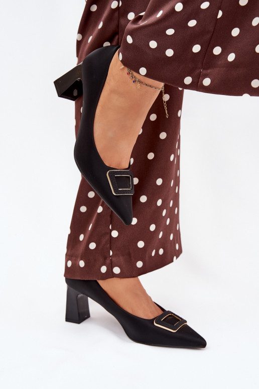 Kurpes ar papēdi dekorēti ar sprādzēm Melns Seriva