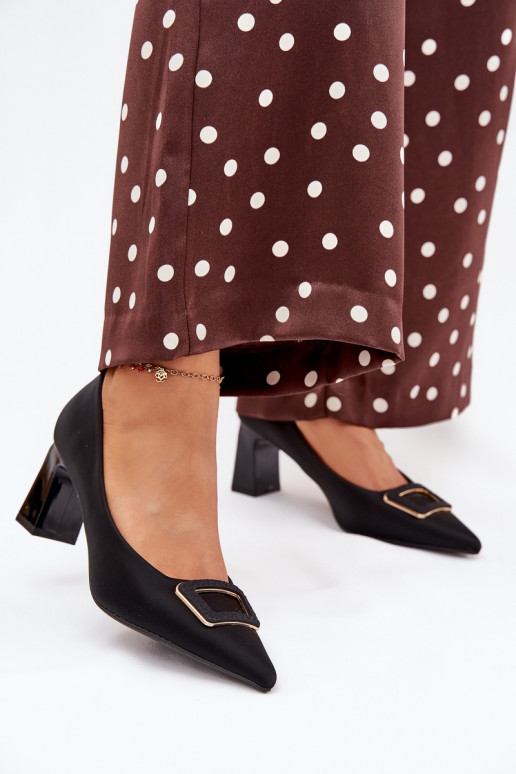 Kurpes ar papēdi dekorēti ar sprādzēm Melns Seriva