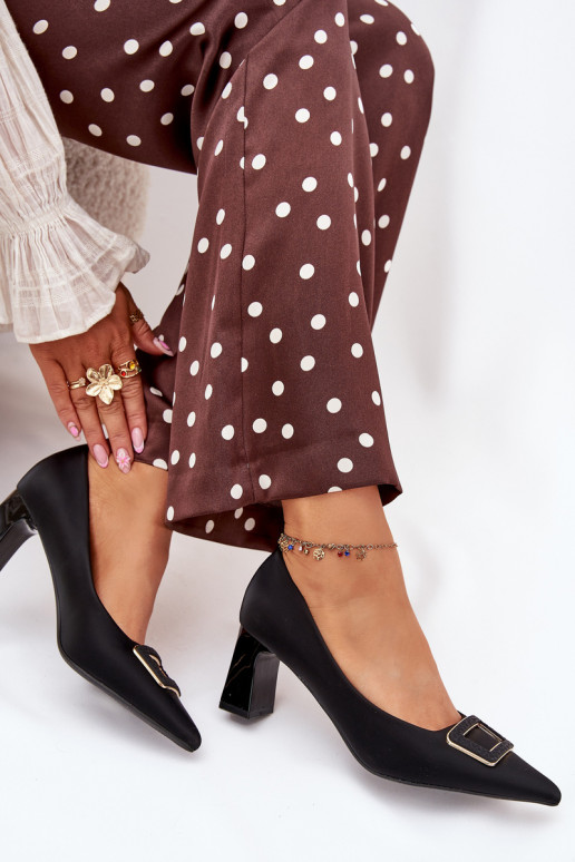 Kurpes ar papēdi dekorēti ar sprādzēm Melns Seriva