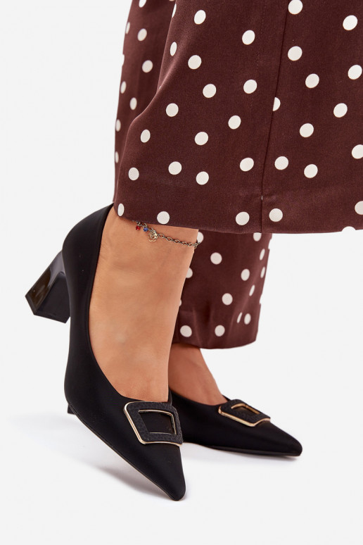 Kurpes ar papēdi dekorēti ar sprādzēm Melns Seriva