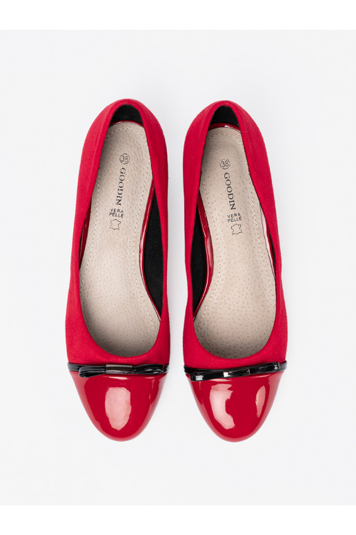 sarkanas krāsas puszābaki  i lakierowanym noskiem