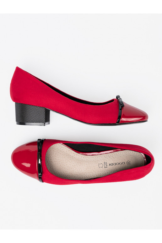 sarkanas krāsas puszābaki  i lakierowanym noskiem