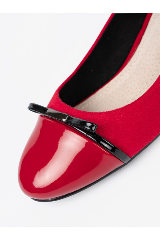 sarkanas krāsas puszābaki  i lakierowanym noskiem