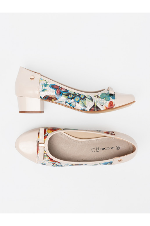 Augstpapēžu kurpes z egzotycznym wzorem