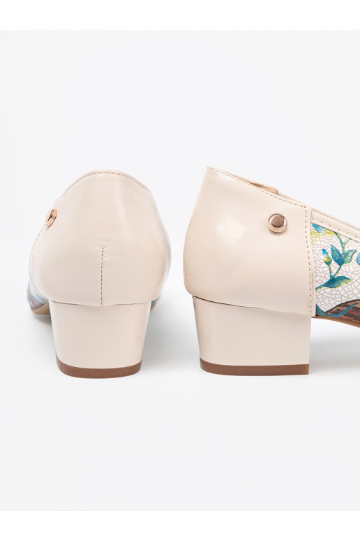 Augstpapēžu kurpes z egzotycznym wzorem