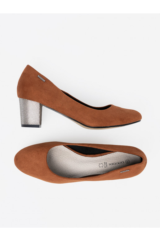 brūnas krāsas puszābaki z ozdobnym m obcasem