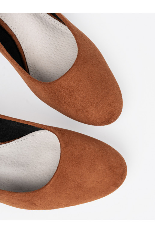 brūnas krāsas puszābaki z ozdobnym m obcasem