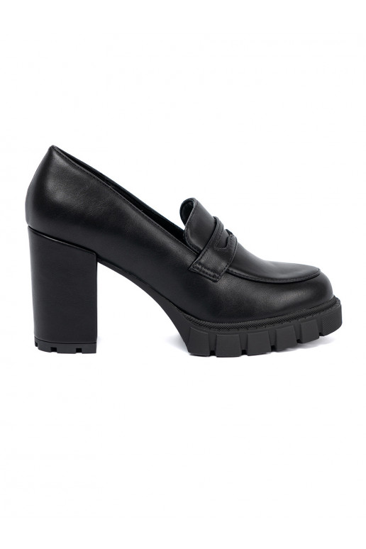 Melns mokasīni uz papēža z traperową podeszwą