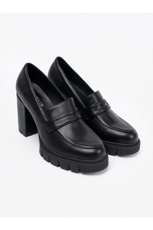 Melns mokasīni uz papēža z traperową podeszwą