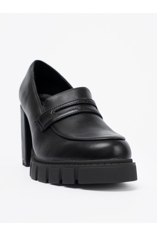 Melns mokasīni uz papēža z traperową podeszwą