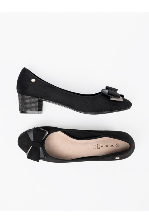 Melns puszābaki  uz papēža Melns puszābaki  uz papēža