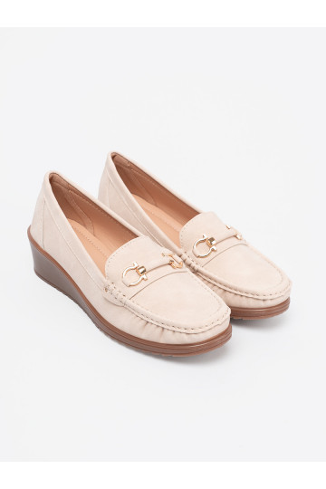 smilšu krāsas mokasīni  z ozdobnym łańcuszkiem 2