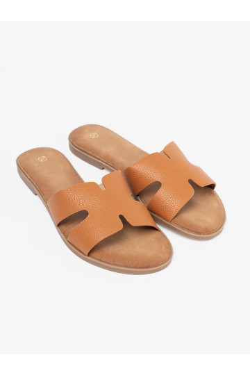 Brūnas krāsas čības   z wycięciami 2