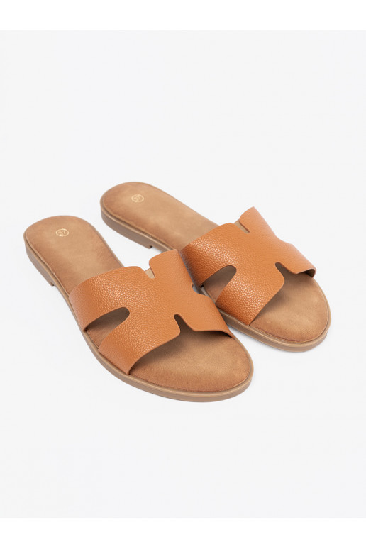 Brūnas krāsas čības   z wycięciami