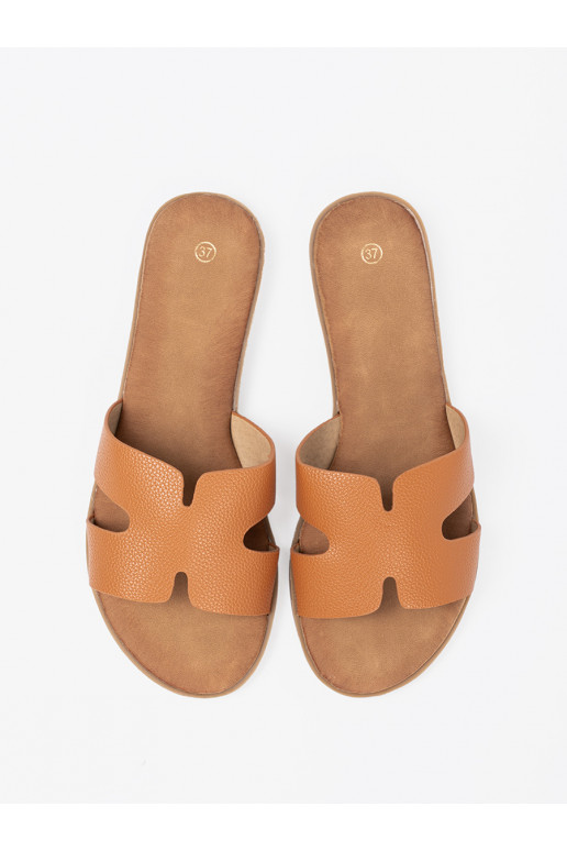 Brūnas krāsas čības   z wycięciami