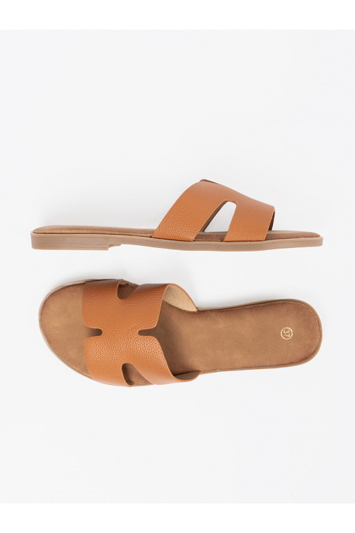 Brūnas krāsas čības   z wycięciami