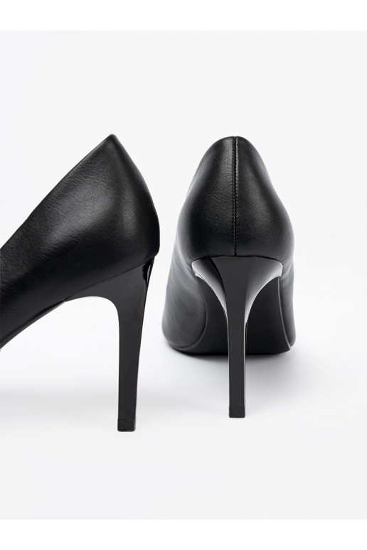  Melnas krāsas puszābaki 