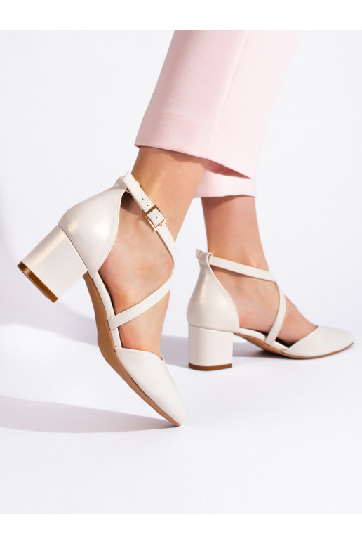 baltas krāsas puszābaki Sergio Leone