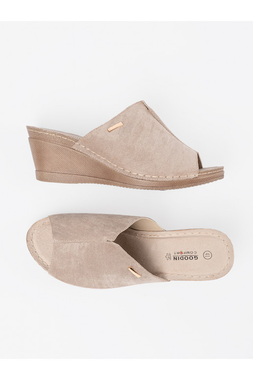 smilšu krāsas  čības  ar platformu smilšu krāsas  čības  ar platformu