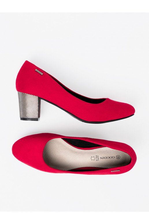 sarkanas krāsas puszābaki na m słupku