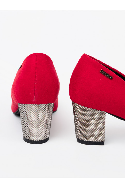 sarkanas krāsas puszābaki na m słupku