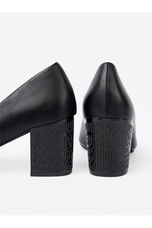 Melns puszābaki na efektownym słupku