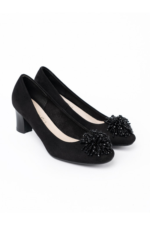 Melns puszābaki z ozdobną broszką z koralików