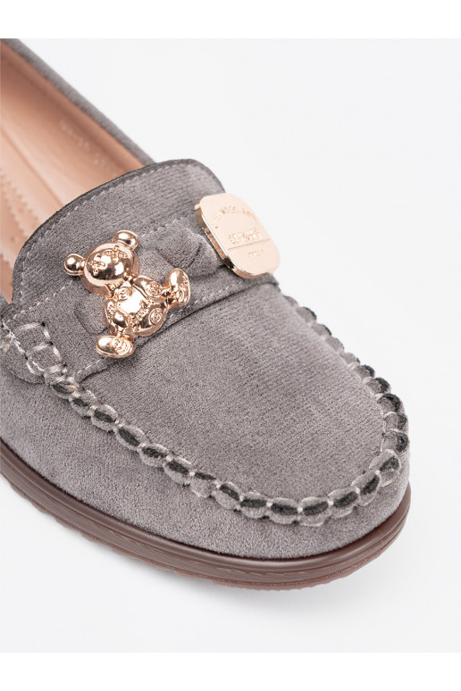 Pelēkas krāsas kurpes ar zelta detaļām