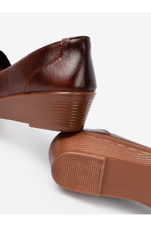 Sieviešu zābaki slip-on z fakturowanym noskiem