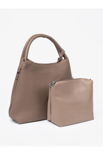   Soma z kosmetyczką środku 2