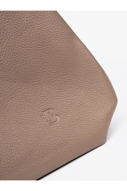   Soma z kosmetyczką środku