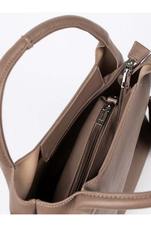   Soma z kosmetyczką środku