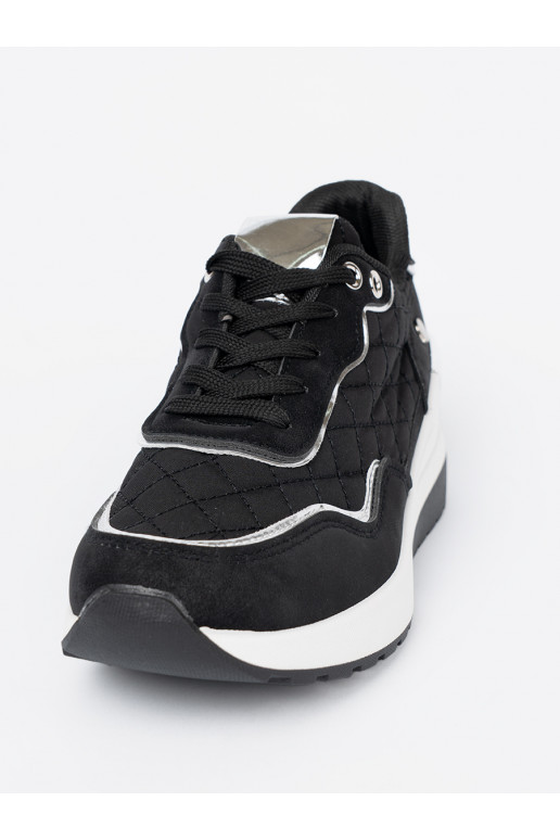 Melns Apavi kedu modelī 