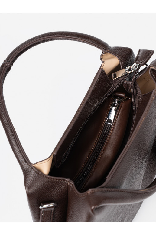   Soma z kosmetyczką środku