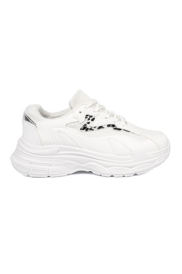 baltas krāsas sporta apaviy z ozdobnym akcentem