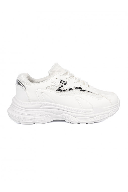 baltas krāsas sporta apaviy z ozdobnym akcentem