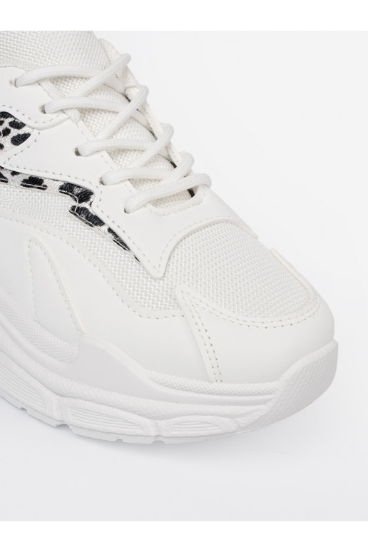 baltas krāsas sporta apaviy z ozdobnym akcentem