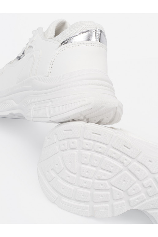 baltas krāsas sporta apaviy z ozdobnym akcentem